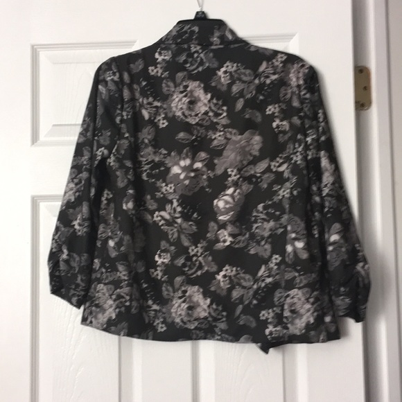 Xhilaration Floral Women’s blazer gray Size M - Picture 2 of 5